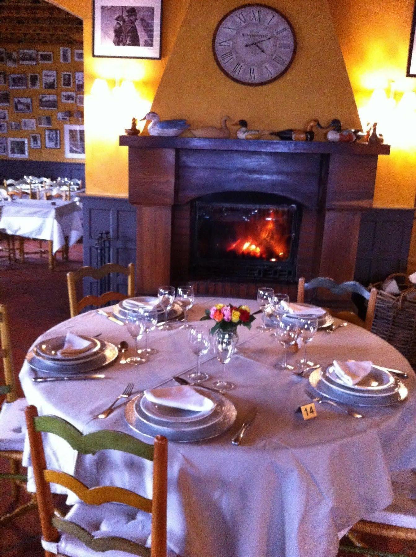 Auberge Des Chasseurs Échenevex Eksteriør billede
